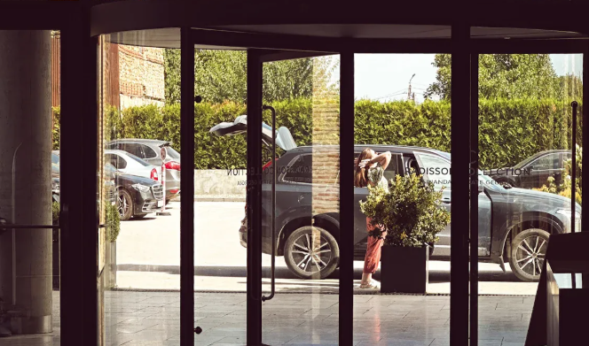 Как исправить скользящую стеклянную дверь?