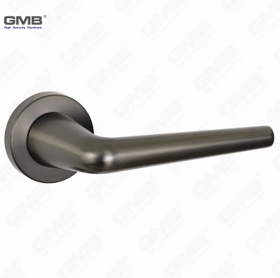 Как установить дверную ручку шаг за шагом